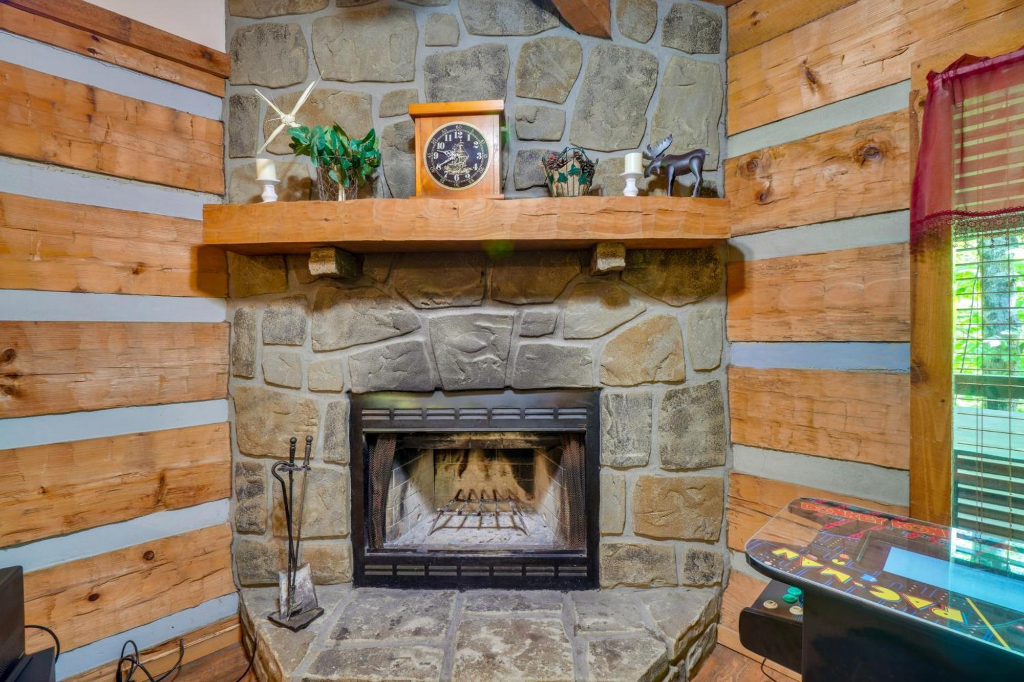 Gatlinburg Cabin With Hot Tub About 6 Mi To Downtown! Экстерьер фото
